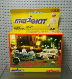 【送料無料】ホビー　模型車　車　レーシングカー ボックスチアリーダーmajokit set 788 ambulance majorette en boite