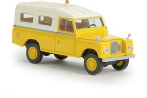 �y���������z�z�r�[�@�͌^�ԁ@�ԁ@���[�V���O�J�[ �����h���[�o�[�C�G���[brekina voiture land rover 109 ferme, jaune 13776