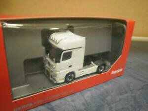 yzzr[@͌^ԁ@ԁ@[VOJ[ gbNANgXvzCgnK[herpa camion mb actros 11 giga szm rammschutz lampes cintres blanc 301664004