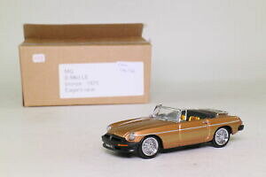 yzzr[@͌^ԁ@ԁ@[VOJ[ jo[T[hX^[I[v^CYhuniversal hobbies; mgb roadster le ouverte; 1980; dore metallise; excellent boxed