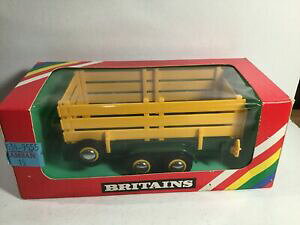 【送料無料】ホビー 模型車 車 レーシングカー ヴィンテージボックスアニマルトレーラvintage 1980 britains farming 9555 animal trailer near comme neuf in box