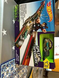 �y���������z�z�r�[�@�͌^�ԁ@�ԁ@���[�V���O�J�[ neuf hotwheels solit speeders voiture