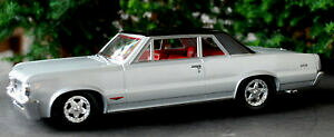 yzzr[@͌^ԁ@ԁ@[VOJ[ |eBAbN1964 pontiac gto argent 124 autoworld 24007