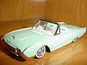 【送料無料】ホビー 模型車 車 レーシングカー フォードサンダーバードミントford thunderbird 1961 143 mint
