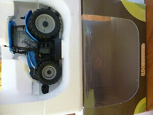 �y���������z�z�r�[�@�͌^�ԁ@�ԁ@���[�V���O�J�[ ���j�o�[�T���g�^�[universal hobbies tracteur landini 132