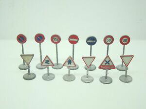 yzzr[@͌^ԁ@ԁ@[VOJ[ dinky toys meccano lot de panneaux de signalisation 143 ancien