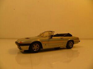 yzzr[@͌^ԁ@ԁ@[VOJ[ ^LbgtF[143 kit metal ferrari 400