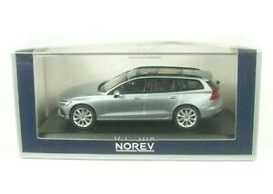 �y���������z�z�r�[�@�͌^�ԁ@�ԁ@���[�V���O�J�[ �{���{�u���C�g�V���o�[volvo v60 lumineux argent 2018