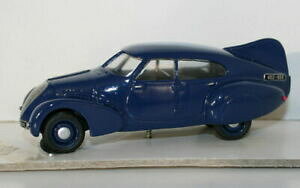 yzzr[@͌^ԁ@ԁ@[VOJ[ XP[fvW[miniroute 143 scale resin model 46peugeot 402 andreau