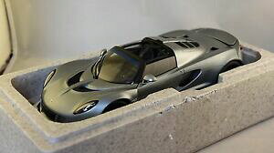 �y���������z�z�r�[�@�͌^�ԁ@�ԁ@���[�V���O�J�[ �X�p�C�_�[autoart 75402 hennessey venom gt spyder argent 2013 118