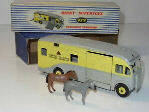 yzzr[@͌^ԁ@ԁ@[VOJ[ [Xw dinky market cheval de course transport 979 avec les deux chevaux