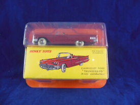 【送料無料】ホビー　模型車　車　レーシングカー スケールアトラスフォードサンダーバードカブリオレドライバーatlas dinky toys 555 ford thunderbird cabriolet conducteur en rouge echelle 143