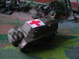 yzzr[@͌^ԁ@ԁ@[VOJ[ LAR[hdinky military army armoured ambulance carrier code3