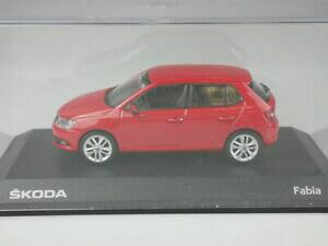 �y���������z�z�r�[�@�͌^�ԁ@�ԁ@���[�V���O�J�[ �V���R�_�t�@�r�A�J�[���b�h�~�j�`���A�~�j�`���A�V���[�P�[�X�{�b�N�X143 skoda fabia rouge voiture miniature miniature vitrine box 112179