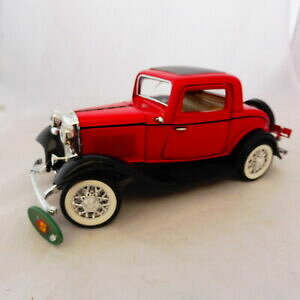 yzzr[@͌^ԁ@ԁ@[VOJ[ ~j`AJ[tH[hEBhEvoiture miniature 124 ford 3 window 1932