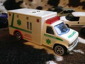 yzzr[@͌^ԁ@ԁ@[VOJ[ `A[_[O[VXemajorette 143 ambulance 3311 verte systeme electrique comme neuf sans boite