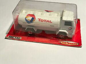 【送料無料】ホビー 模型車 車 レーシングカー ボックスチアリーダートラックmajorette camion total in box