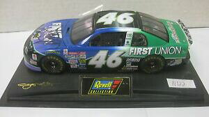 �y���������z���W�F�t�E�O���[�������񂾍ŏ��̃��j�I�������e�J�����F�X�P�[���̃_�C�J�X�g�Ō`����ꂽNascar #46 Jeff Green Signed First Union Monte Carlo 1:24 Scale Diecast Revell