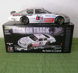 yzwʂ̃^[~ĩfCEA[n[gEz[FDALE EARNHARDT Hall of Fame BACK ON TRACK 2006 1:18