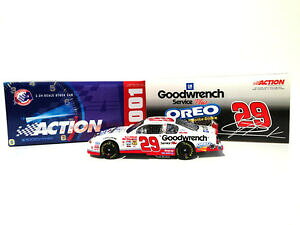 yzANV́PrV[J[̃_CJXgŌ`ꂽFACTION #29 KEVIN HARVICK GOODWRENCH OREO SHOW CAR 2001 NASCAR DIECAST 1:24