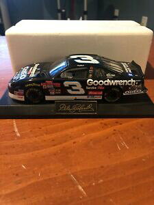 �y���������z�f�C���E�A�[���n�[�g�̃V�{���[���f���J�[Dale Earnhardt GM Goodwrench / Oreo 2001 Chevrolet Model Car