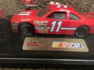 yzrEGIbgiXJ[[X̃sbgXgbvohCU[_CJXgŌ`ꂽBill Elliott 1992 NASCAR Raceway Pit Stop #11 Budweiser Diecast Signed
