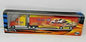�y���������z�z�b�g�z�C�[���_�C�J�X�g�Ō`����ꂽ�g���r���[�g���VHot Wheels Diecast Transporter Tribute 2001 Darrell Waltrip #29495 New