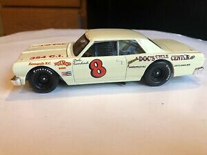 �y���������z�f�C���E�A�[���n�[�g�ŏ��̃A�X�t�@���g�̏����Ń~���g���Dale Earnhardt 1/24 First Asphalt Win In 1974 Mint Condition