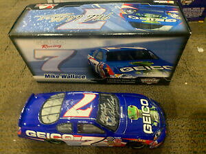 yz}CNEEHXANṼ_CJXgŌ`ꂽMTCJ[2007 Mike Wallace #7 Geico 1/24 Action NASCAR Diecast Autographed Car