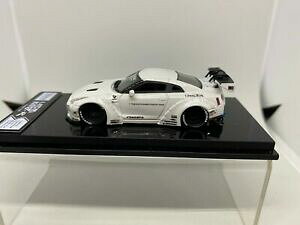 �y���������z�x���[�`�F�F���Y�z���C�g�|���h�̍�iVeloce 1:64 nissan r35 gt-r white lb works