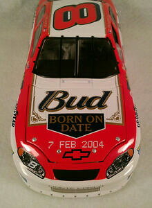 �y���������z�f�C���E�A�[���n�[�g�́A�F�X�P�[���̃o�h���C�U�[�̎�Dale Earnhardt, Jr 2004 1:24 Scale Budweiser Car