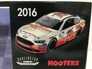 【送料無料】フーターズグレッグダーリントンに先祖返りした2016 Hooters Greg Biffle Darlington Throwback