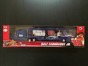 yz̏҂̉~FfCEA[n[gWjAiViK[hg[[Nascar Winners Circle 1:64 2008 Dale Earnhardt Jr National Guard Trailer Rig