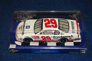 yzPr҂̉~́FzCgijKEVIN HARVICK 2001 WINNER'S CIRCLE NASCAR 1:24 GOODWRENCH WHITE (VN31)