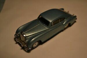 �y���������z�z�r�[ �E�͌^�ԁE�o�C�N ���[�V���O�J�[ �f�B���L�[�}�b�`�{�b�N�X�x���g���[�R���`�l���^���X�P�[��dinky matchbox bentley r type continental made in china scale 143