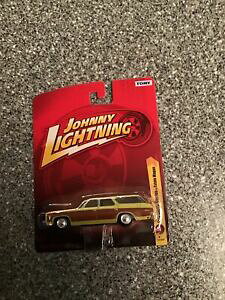 yzzr[ E͌^ԁEoCN [VOJ[ Wj[CgjOVFr[JvXGXe[gXe[VSCG[johnny lightning 1973 chevy ca estate station wagon yellow 164