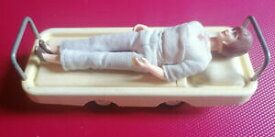 【送料無料】ホビー ・模型車・バイク レーシングカー トンカフィギュアtonka ambulance figurine nurse doll 1974 approximately 10 cm stretcher