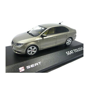 �y���������z�z�r�[ �E�͌^�ԁE�o�C�N ���[�V���O�J�[ ���f���J�[�V�[�g�g���h�V���o�[�O���[�X�P�[��model car 13844 seat toledo iv 20122019 silver grey scale 143 neu