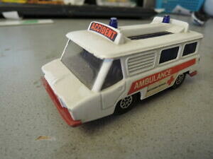 yzzr[ E͌^ԁEoCN [VOJ[ R[M[RNVcorgi collection here motorway ambulance red cross 9 cm 2650