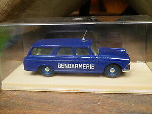 yzzr[ E͌^ԁEoCN [VOJ[ GS[vW[u[NCgvX`bN{bNXeligor peugeot 404 break gendarmerie quasi without lights, plastic box