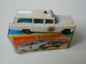 yzzr[ E͌^ԁEoCN [VOJ[ }b`{bNXLfbNf58 matchbox no 54 ambulance s s cadillac ambulance red cross 164 164 model