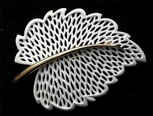 yzzr[ E͌^ԁEoCN [VOJ[ Be[Wt@[}hlgmhhGX}euRznu[`vintage firmado monet tono dorado esmalte blanco hoja broche