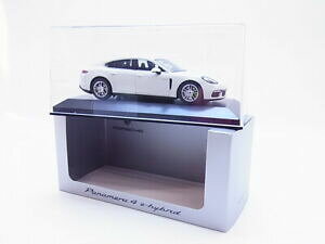 yzzr[ E͌^ԁEoCN [VOJ[ wp|VFpi[nCubh^CvfJ[zCg55329 herpa porsche panamera 4 ehybrid type 971 model car white 143 ovp