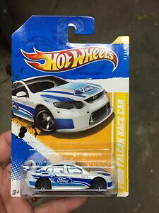 �y���������z�z�r�[ �E�͌^�ԁE�o�C�N ���[�V���O�J�[ �z�b�g�z�C�[���t�H�[�h�t�@���R�����[�X�J�[�z���C�g�u�����h2012 hotwheels ford falcon race car white brand