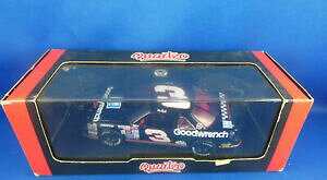 �y���������z�z�r�[ �E�͌^�ԁE�o�C�N ���[�V���O�J�[ �N�A���c�H�O�b�h�����`�V�F�r�[���~�i�f�[���A�[���n�[�gquartzo 2001 3 goodwrench chevy lumina dale earnhardt 143