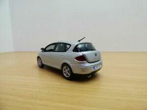 �y���������z�z�r�[ �E�͌^�ԁE�o�C�N ���[�V���O�J�[ �V�[�g�g���h�O���X���^���[seat toledo iii gris metallise 143