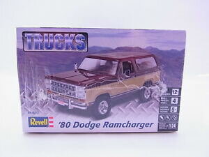 �y���������z�z�r�[ �E�͌^�ԁE�o�C�N ���[�V���O�J�[ �_�b�W�����`���[�W���[���f���J�[�L�b�g�I���W�i���{�b�N�X65346 revell 854372 80 dodge ramcharger model car kit 124 original box