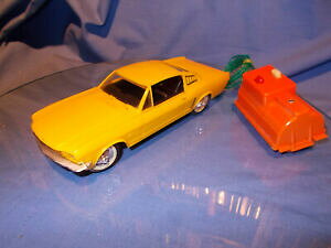 �y���������z�z�r�[ �E�͌^�ԁE�o�C�N ���[�V���O�J�[ �I�[���h�t�H�[�h�}�X�^���O�v���X�`�b�N�o�b�e���[���C�hold ford mustang, plastic, battery operatedmade in hong kong60er years