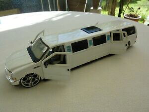 yzzr[ E͌^ԁEoCN [VOJ[ }CXgtH[hGNXJ[VWzCgmaisto, ford excursion xlt, limousines, with lighting, white, 124