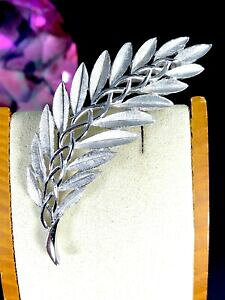 yzzr[ E͌^ԁEoCN [VOJ[ t@u\Be[WNEgt@gmv^AJoht[ubVznfabuloso vintage 597ms crown trifari tono plata acabado fl